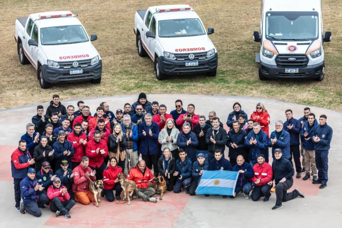 Los 40 brigadistas de Santa Fe que regresaron tras participar de una misión humanitaria de búsqueda y rescate en Venezuela.