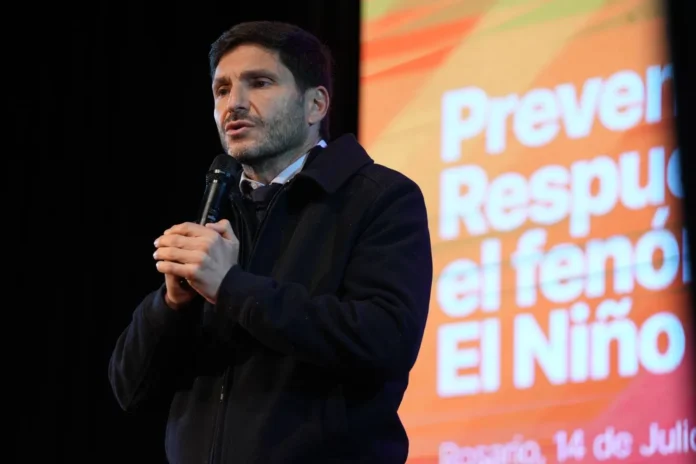 El gobernador de Santa Fe, Maximiliano Pullaro, en la presentación del plan de acción y prevención contra el fenómeno meteorológico 