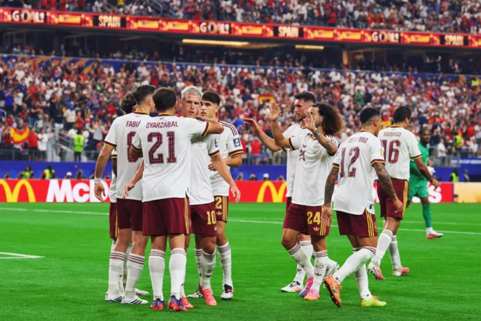 El seleccionado español festeja luego del partido contra Francia que lo clasificó a la final del Mundial 2026.