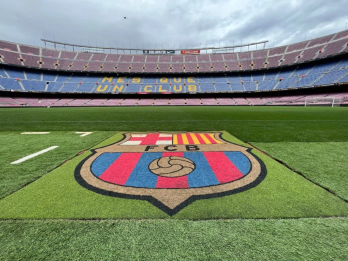 Logo del F.C. Barcelona en el Camp Nou.
