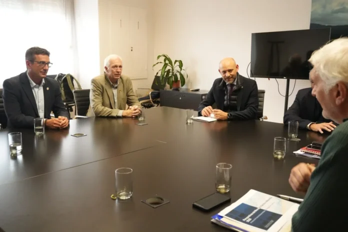 Gustavo Puccini durante la reunión con autoridades nacionales junto a representantes de la Región Centro.
